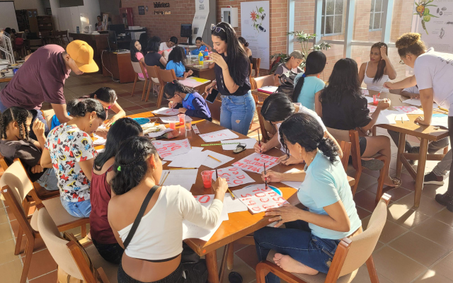 Taller de arte picotero en Riohacha, en el marco de Colombia en una Champeta.