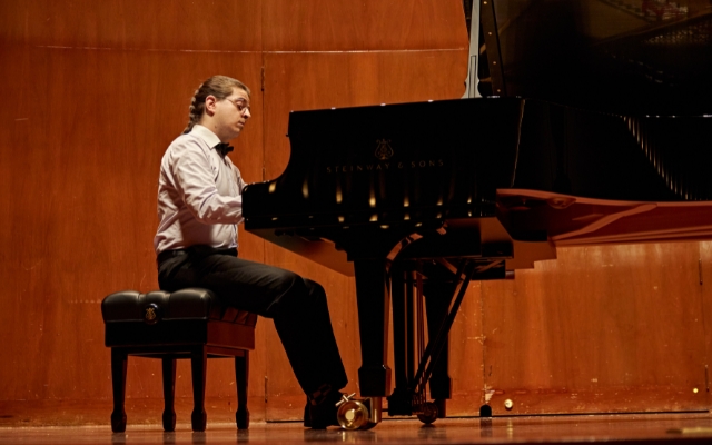 Concierto de Santiago Duque en la Sala de Conciertos de la Biblioteca Luis Ángel Arango, 2023.