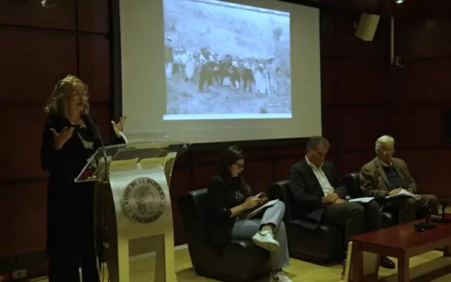 Oradores de la conferencia sobre la colección fotográfica de Gregorio Hernández de Alba