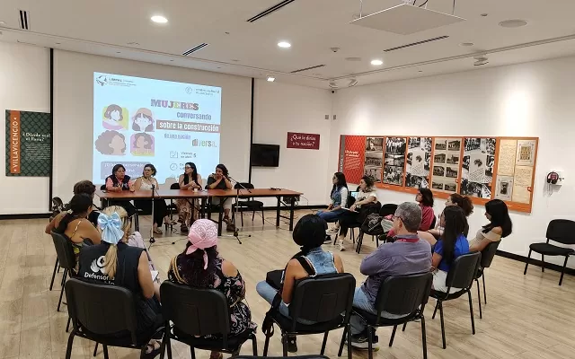 Conversación mujeres