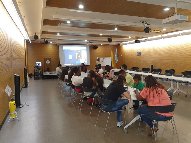 Segundo encuentro de proyecto Crear-T con estudiantes y artistas de la isla 