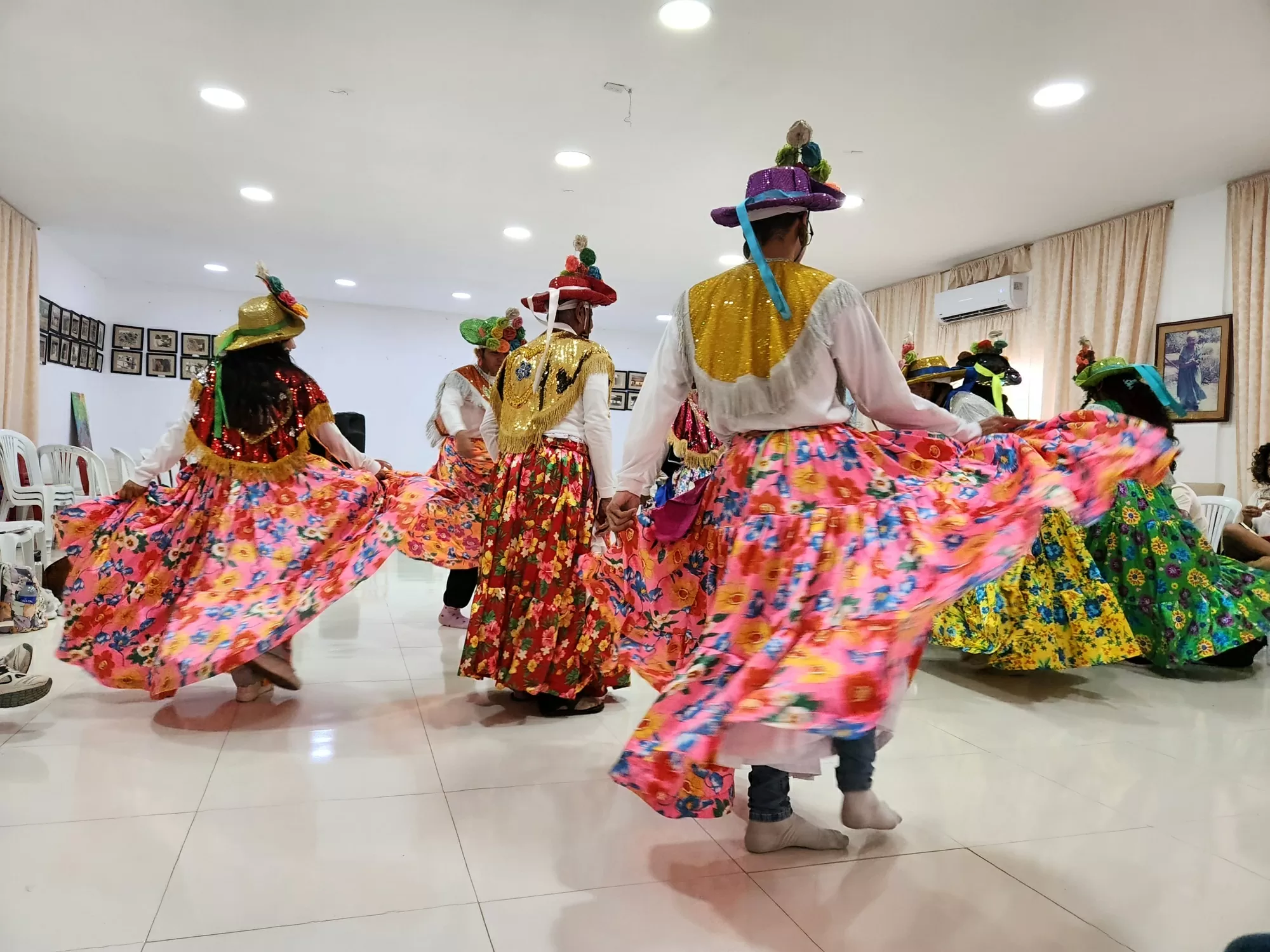 Grupo danzando la danza de las Farotas 