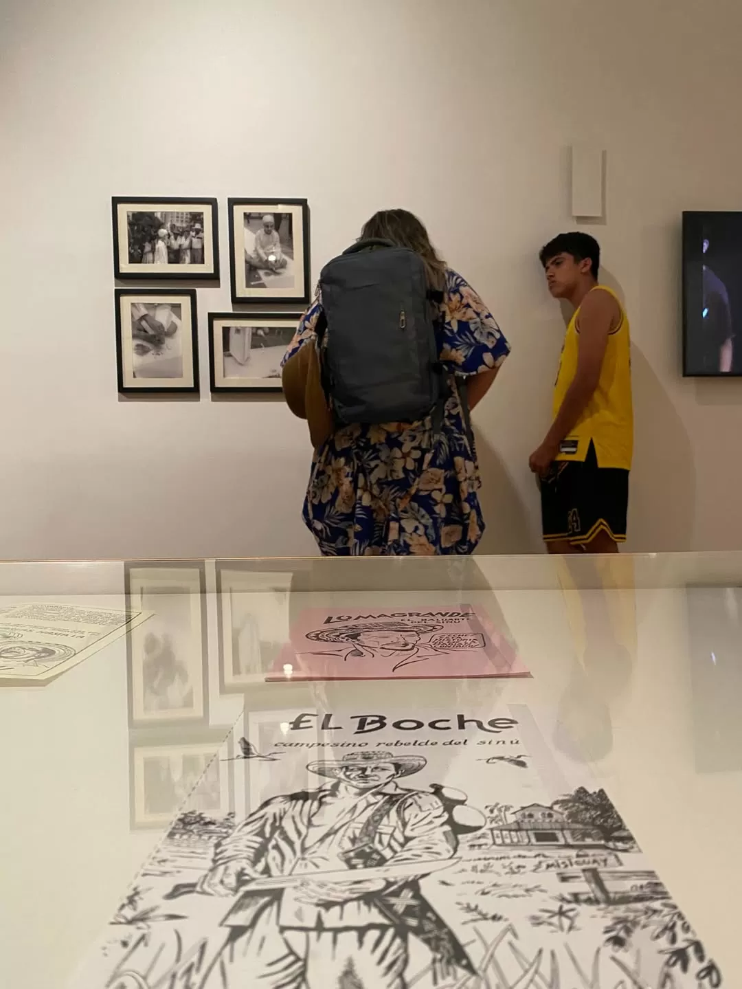 Visitantes de la exposición Digna Rabia