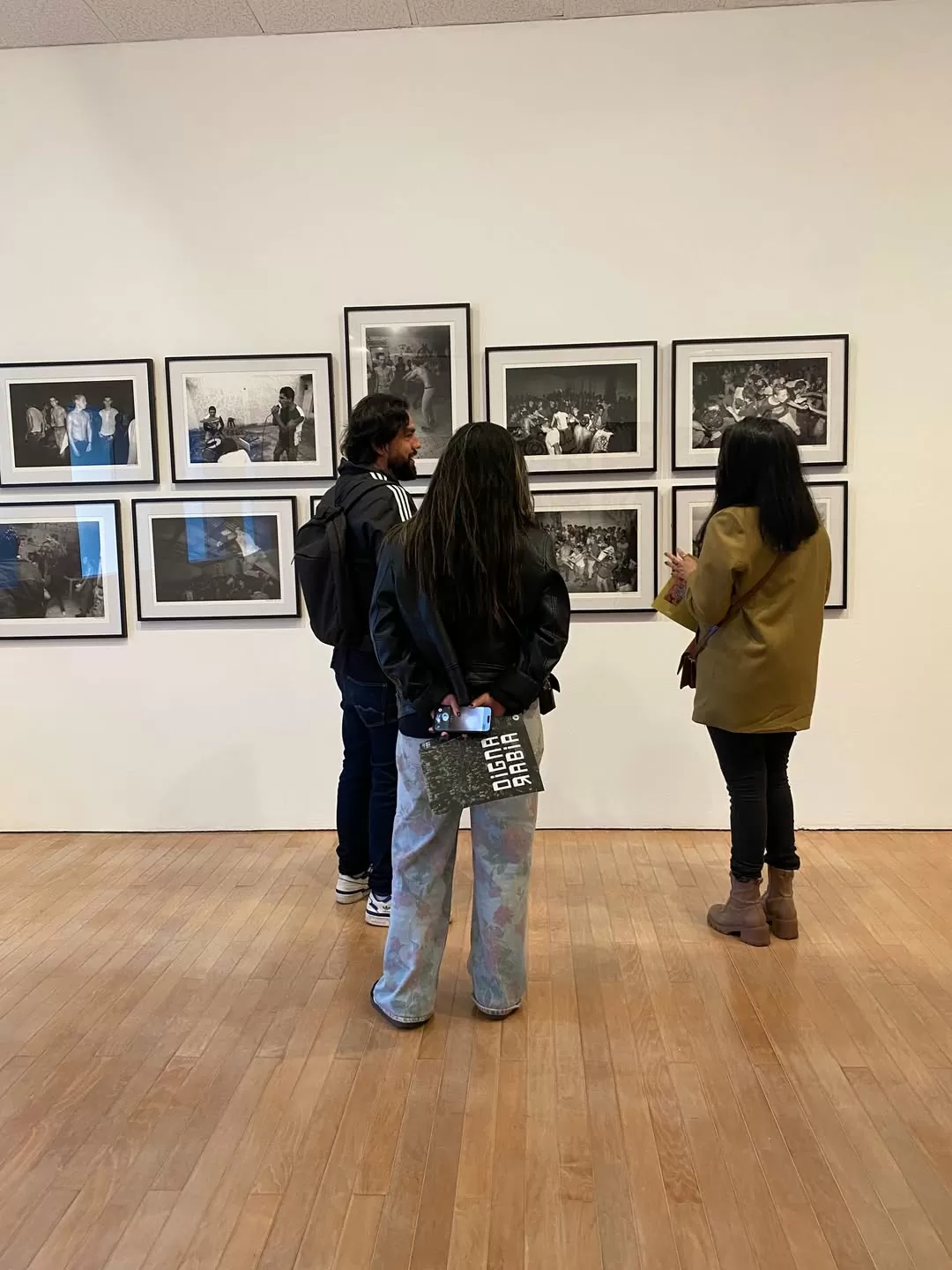Visitantes de la exposición Digna Rabia