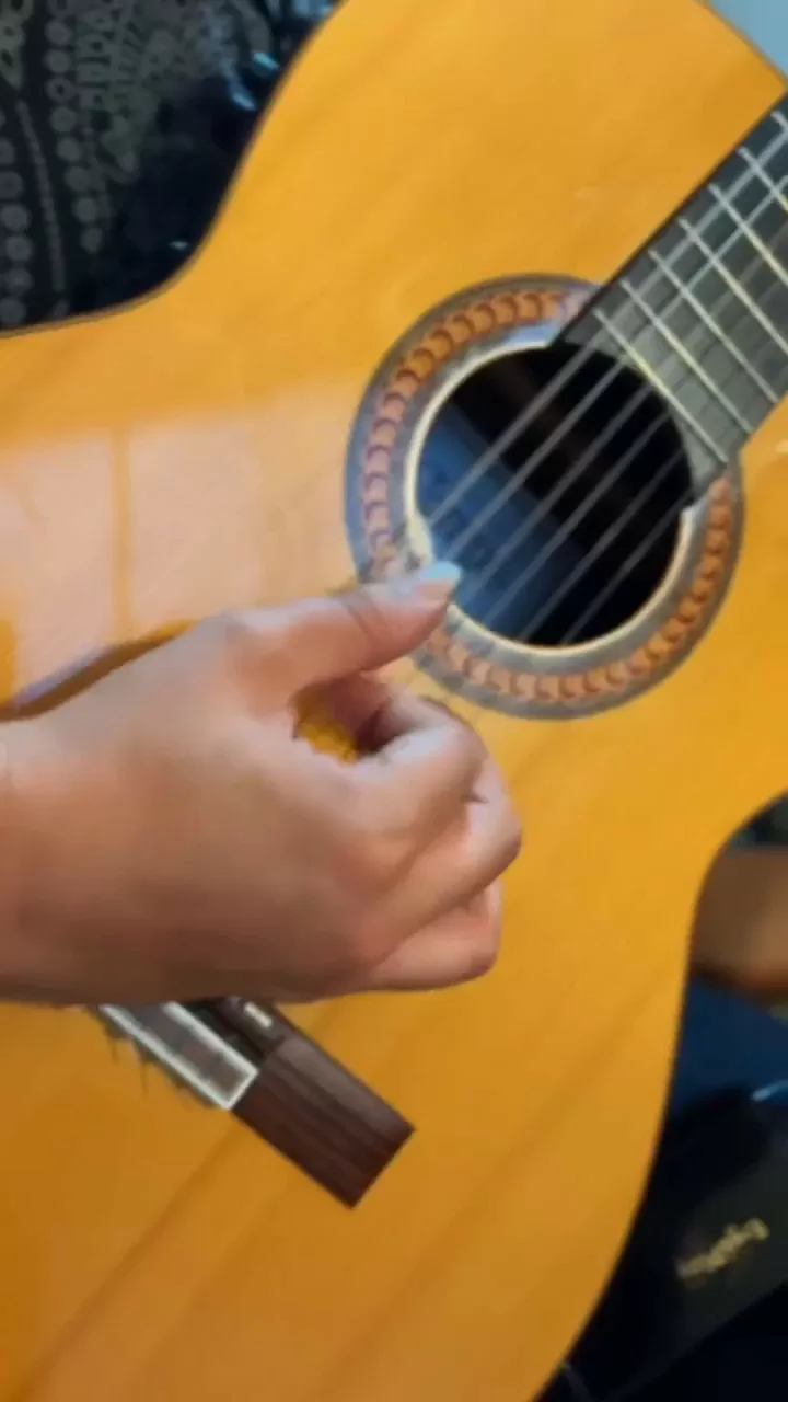 Imagen de mano y bandola
