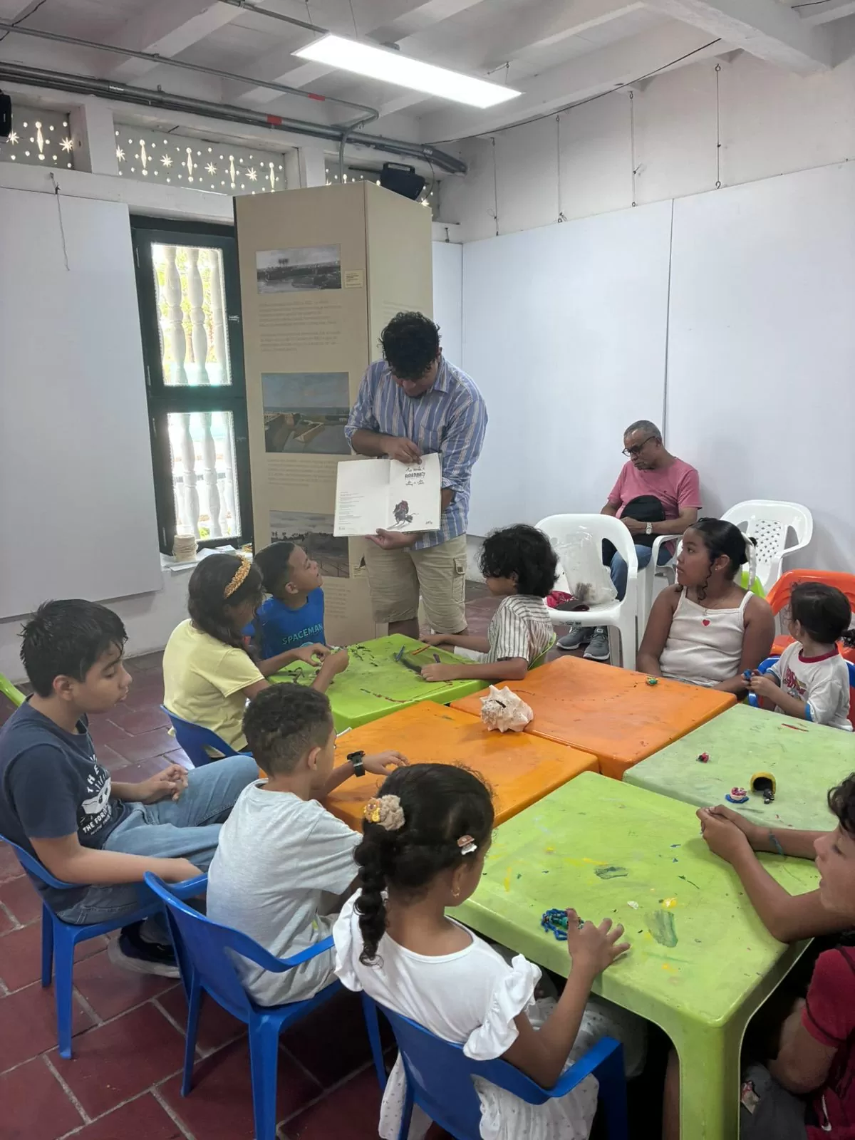 Entre niños Rafael Nuñez dos