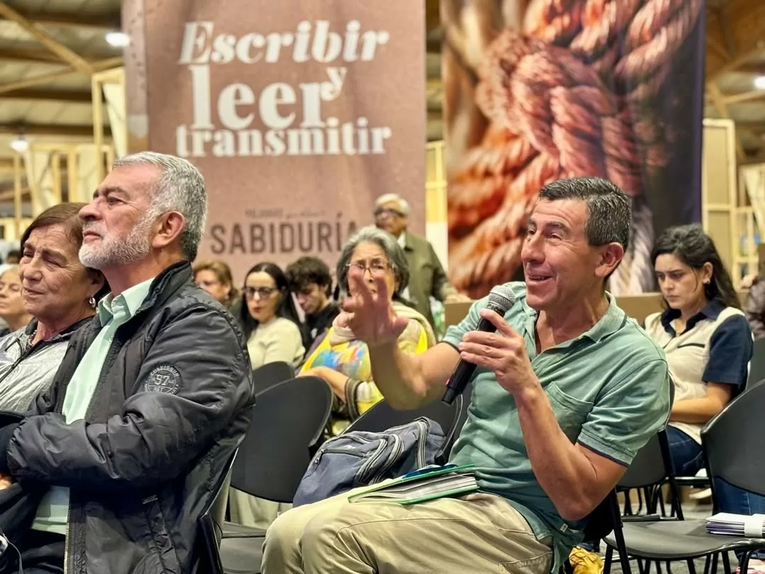 Asistentes a charla del Banco de la República en la FILBo 2026