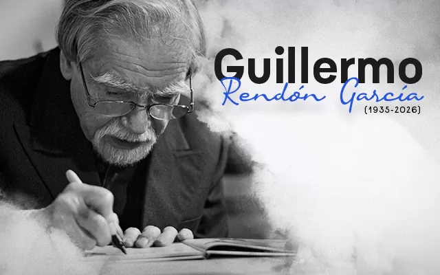 Foto a blanco y negro de Guillermo Rendón, firmando un CD 