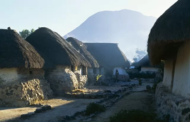 Calle del pueblo de Nabusímake en la Sierra Nevada de Santa Marta