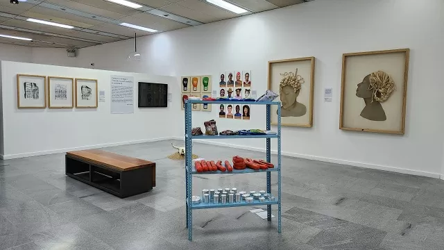 Detalle de la exposición Imagen Regional 9 en el Centro Cultural Santa Marta 