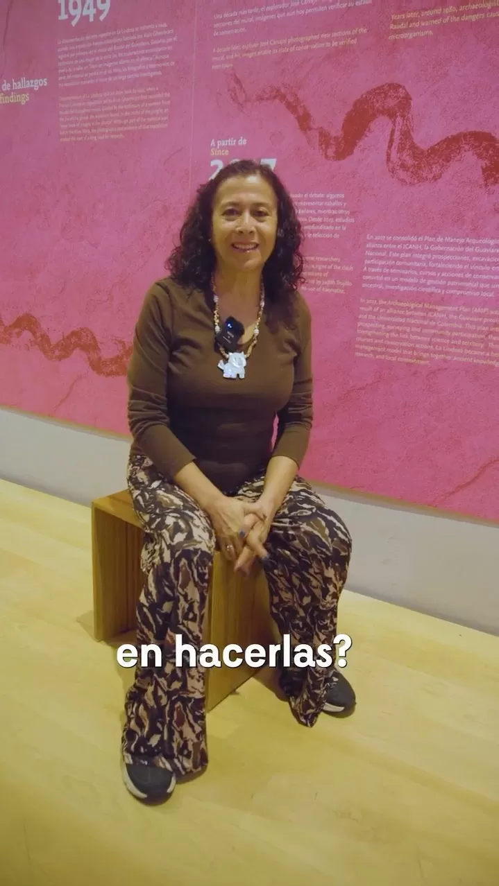 La arqueóloga y curadora Judith Trujillo nos guía por “Trazos sobre piedra: pinturas milenarias en la serranía de La Lindosa”