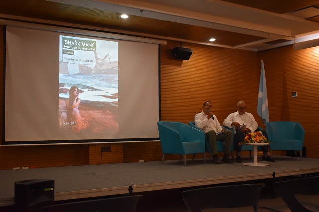 Lanzamiento del libro ”Naufragio del Miss Isabel” Humberto Castañeda autor del libro ”Naufragio del Miss Isabel”, y el moderador del evento FIdel Corpus