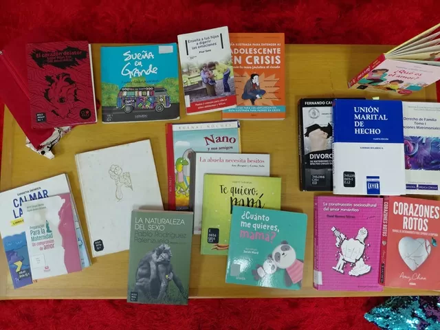 Libros en una mesa 