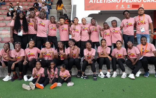 Grupo de niños, semillario juvenil e infantil del Oriente de Cali