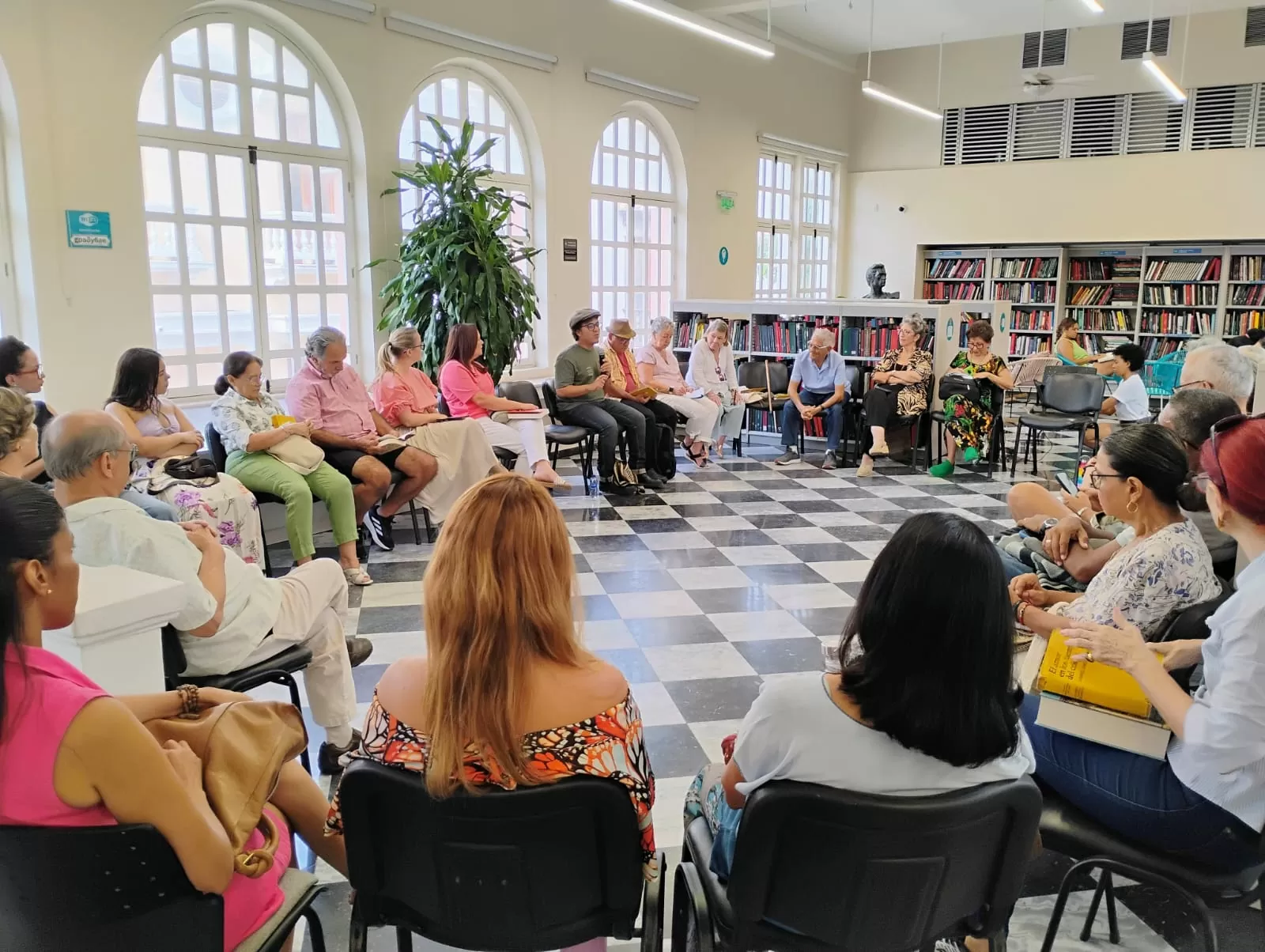 Club de lectura de los peregrinos en la Biblioteca Bartolomé Calvo