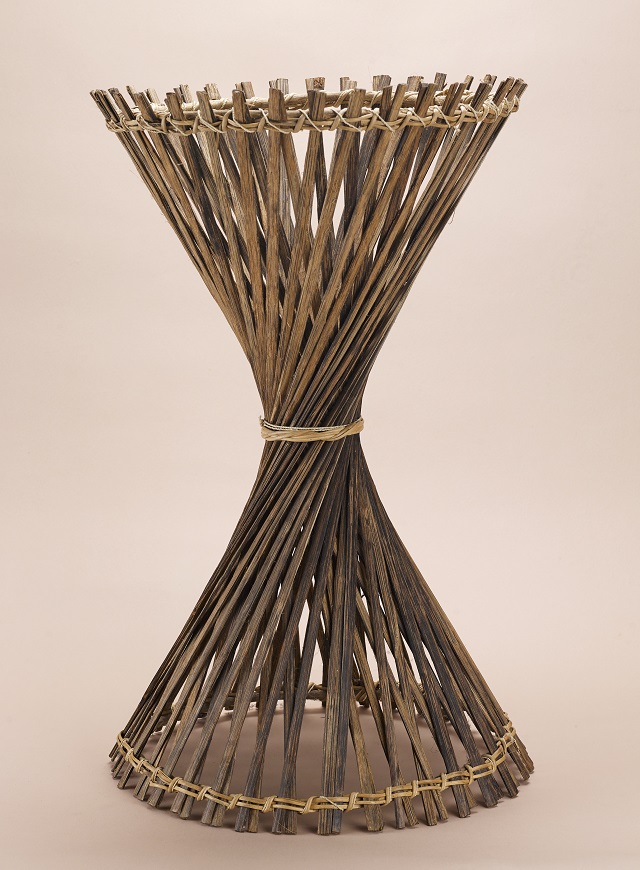 Soporte bicónico que representa el universo