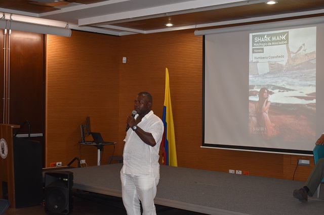 Marinero Lorenzo Hooker “shark man” en el auditorio del Centro Cultural Marinero Lorenzo Hooker “shark man” en el auditorio del Centro Cultural contando su historia de naufragio