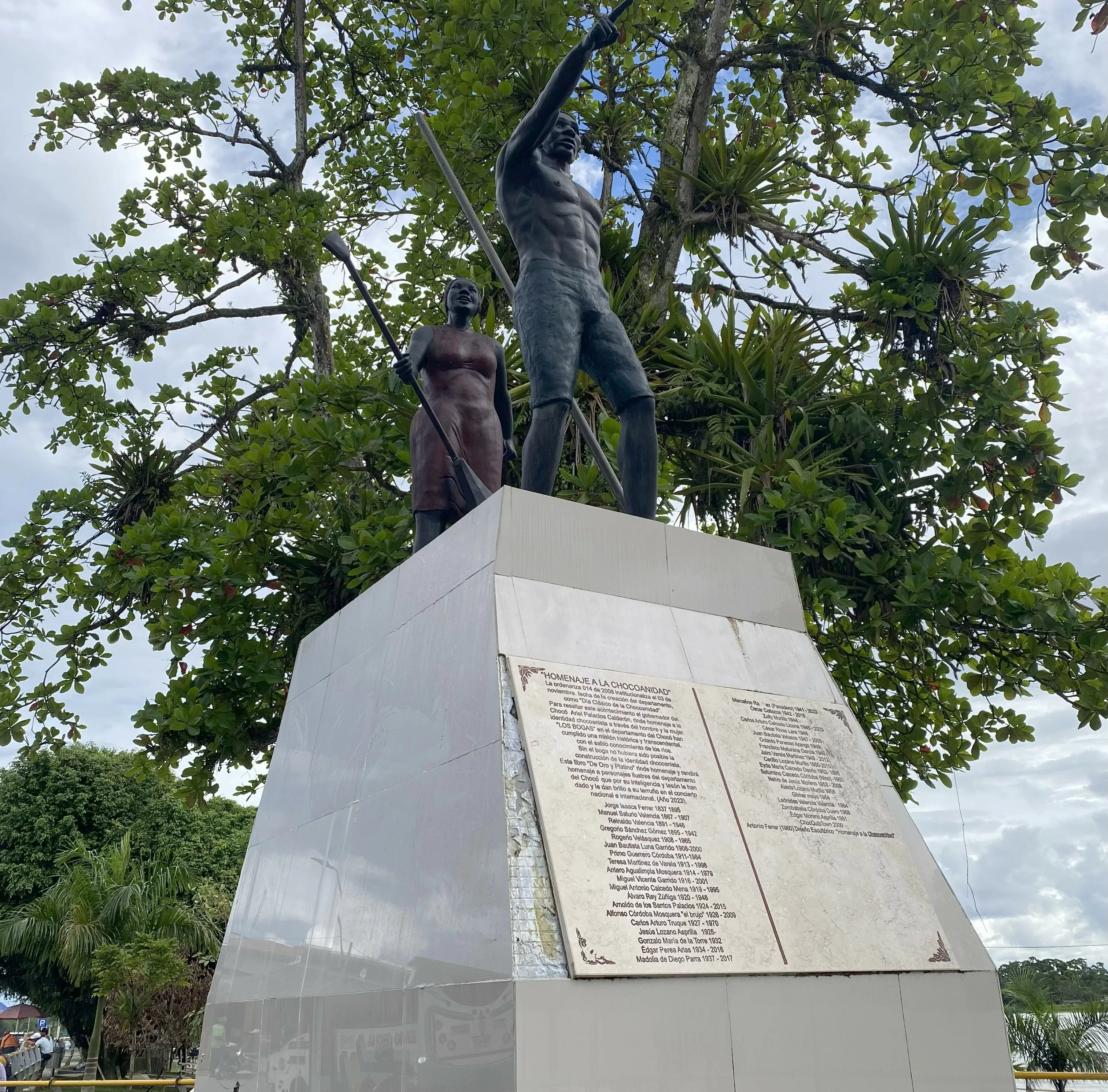 Monumento a los Bogas - Quibdó.jpg