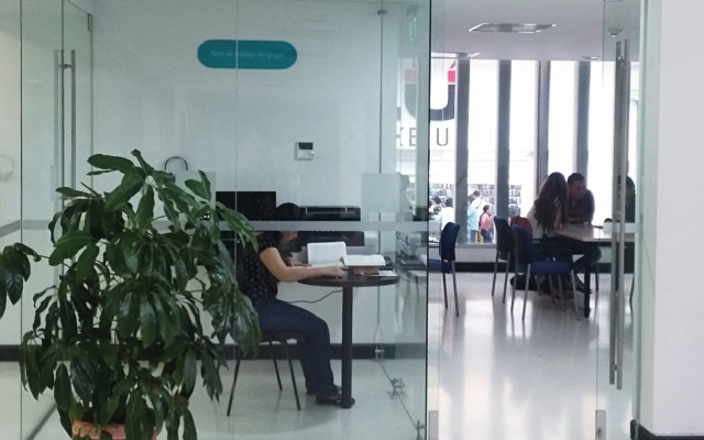 Cubículo para investigadores en el Centro Cultural de Neiva.