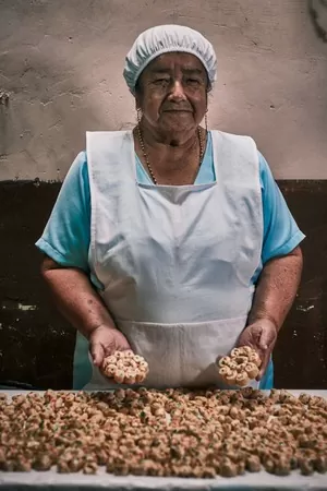 Oliva Hoyos Documental Fogón pasión y sabor 300x450px.jpg