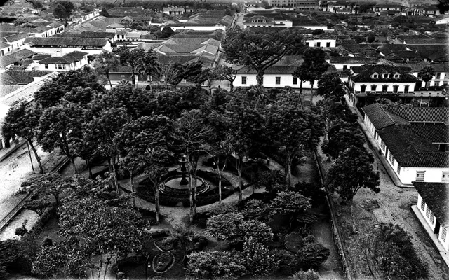 Parque Bolívar. Francisco Mejía, 1922. Centro de Medellín.