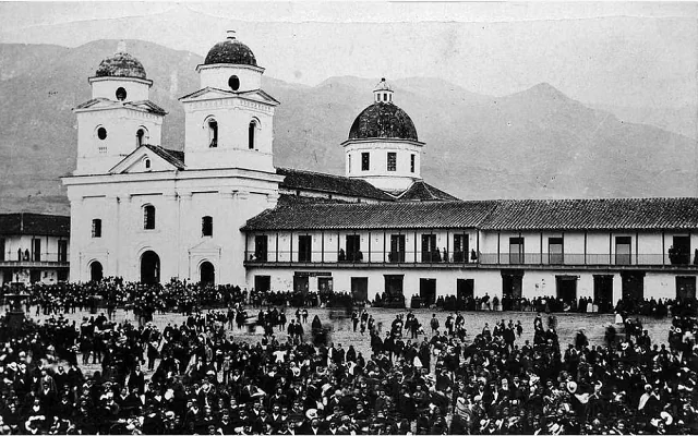 Plaza mayor Medellin -Costado (Hoy Parque Berrio) -1880 Archivo Fotográfico Biblioteca Publica Piloto, Medellín