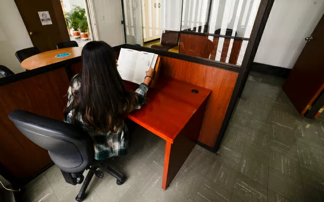 Cabinas para investigadores en el Centro Cultural de Popayán.
