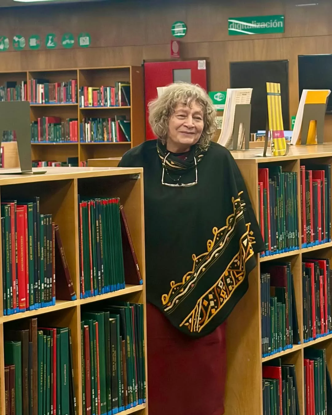 Fotografía de Rita Segato en la Biblioteca Luis Ángel Arango 