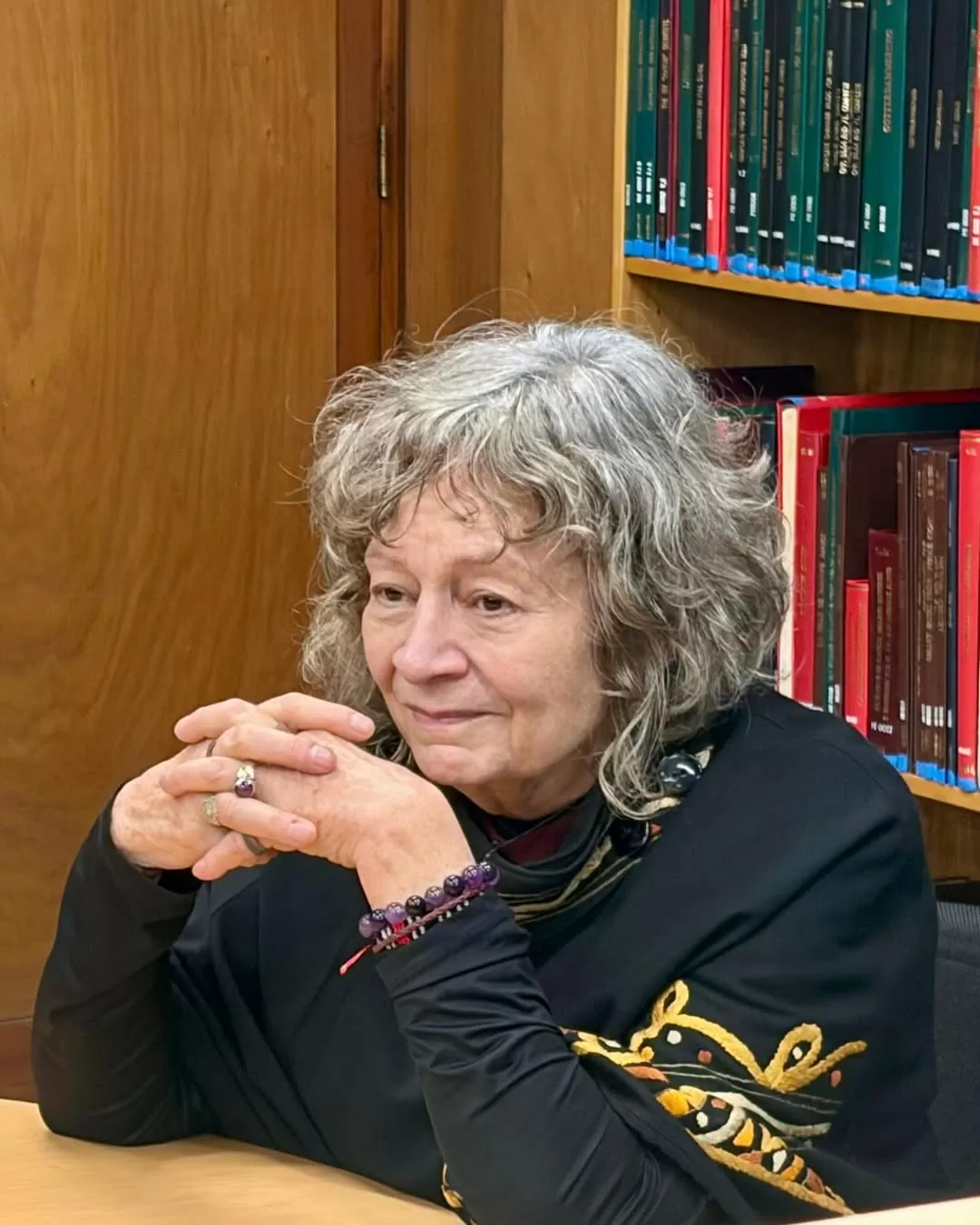 Fotografía de Rita Segato en la Biblioteca Luis Ángel Arango 