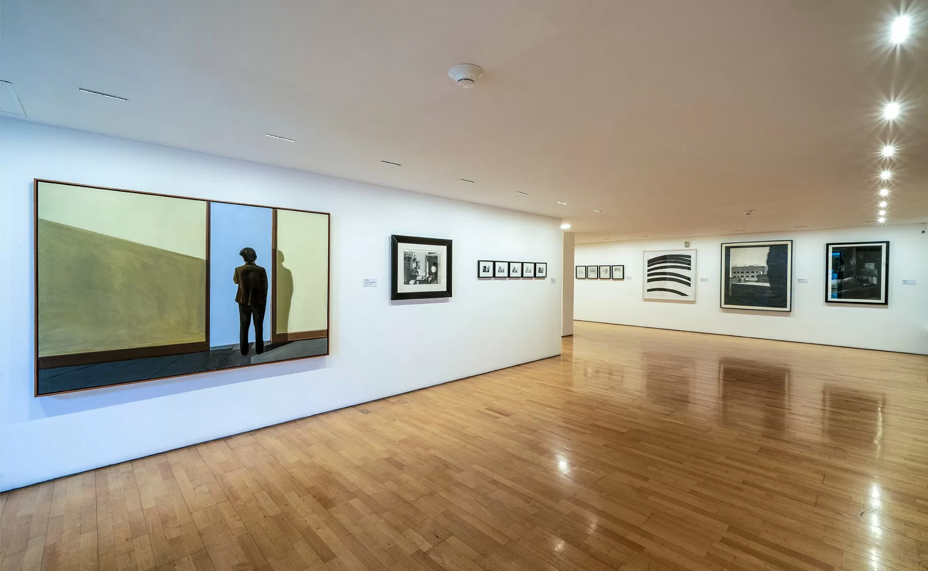 Sala de la exposición permanente de la Colección de arte del banco de la Rpública en el museo MAMU