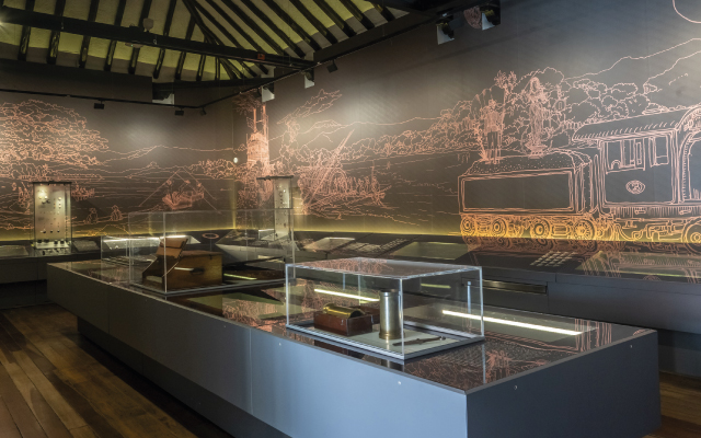 sala 7 del Museo Casa de Moneda donde se ven varias vitrinas