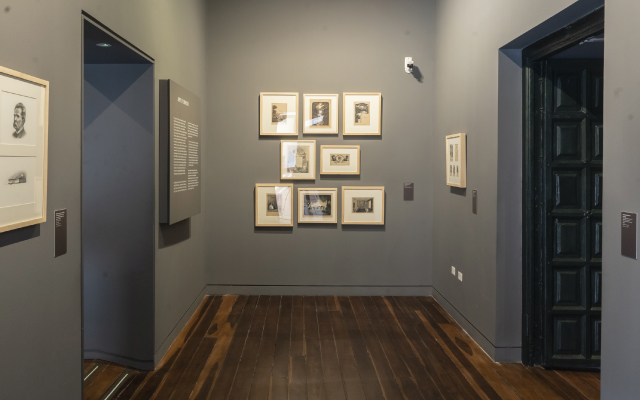 Sala 7A del Museo Casa de Moneda donde se ven cuadros colgados en la pared