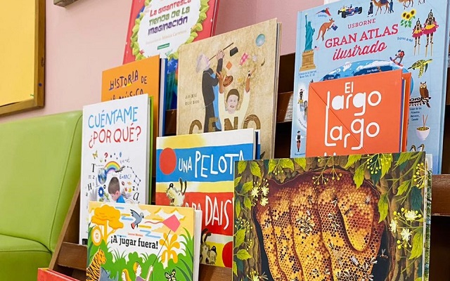 Detalle de los libros infantiles de la Sala Infantil del Centro Cultural Santa Marta 