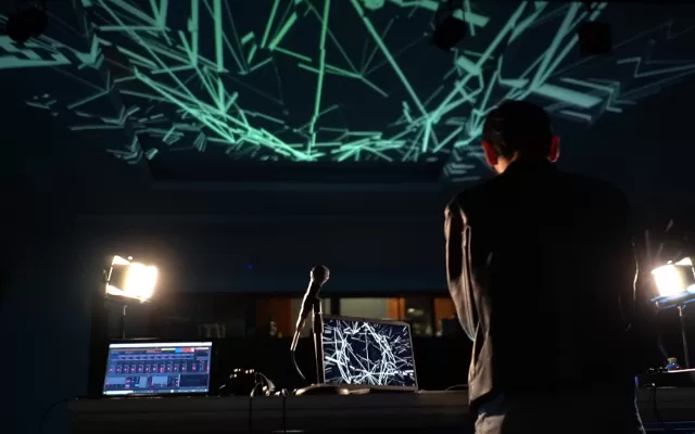 Creación artistica con tecnología en vivo