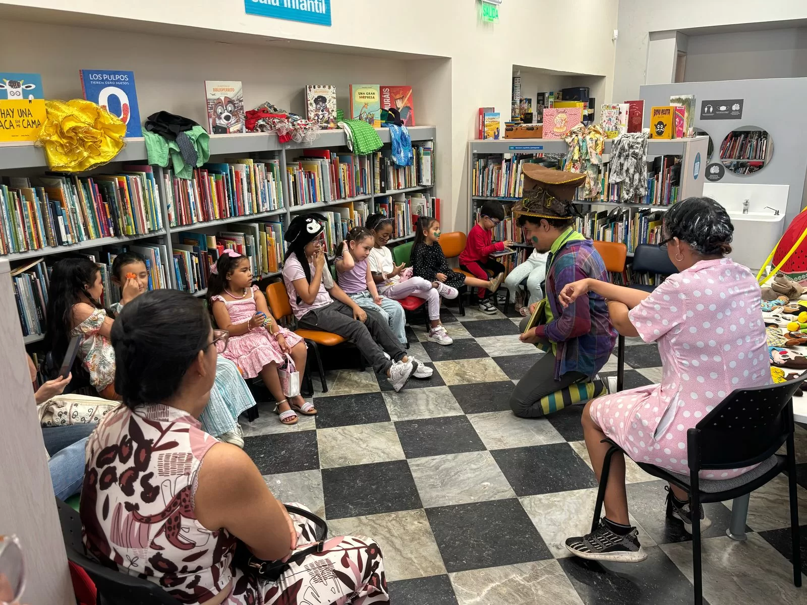 Vacaciones creativas en la biblioteca Bartolomé Calvo
