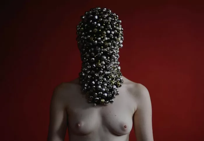 En la cuenca de mi mudez, pon una palabra. Evelin Velásquez En la cuenca de mi mudez, pon una palabra. Evelin Velásquez