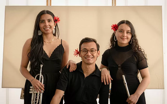 Arrebol Trío (Colombia), flauta, trompeta y percusión