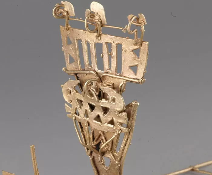 Piezas halladas en Pasca Cundinamarca - Detalle corona y nariguera