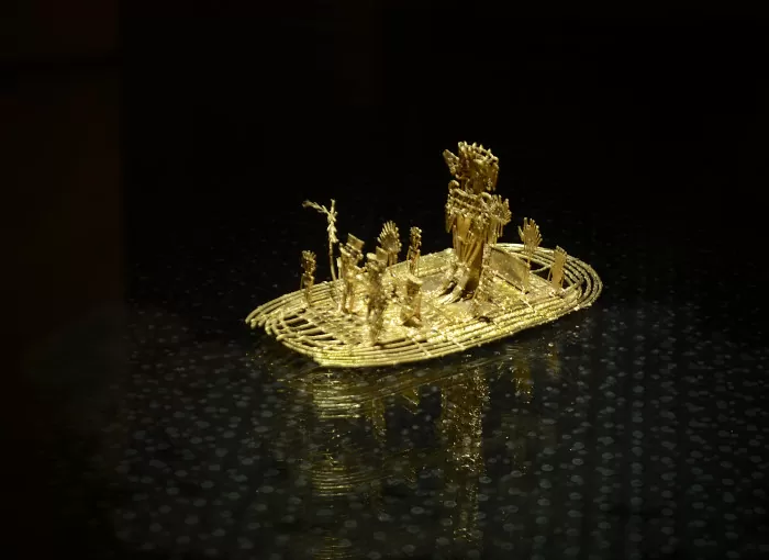 Exhibición de la Balsa Muisca en la sala La Ofrenda - detalle Exhibición de la Balsa Muisca en la sala La Ofrenda - detalle
