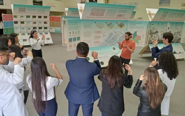 Capacitación de integrantes del equipo de servicios y atención al público en el dominio de la Lengua de señas colombiana