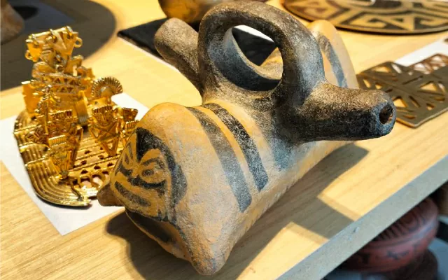 Piezas del carrito multisensorial del Museo del Oro.