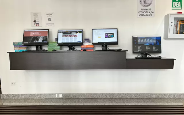 Kiosco de consulta en el Centro Cultural de Villavicencio, 2024.