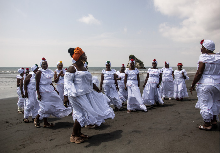 [6] Danza de las mujeres Cantaoras de Tumaco