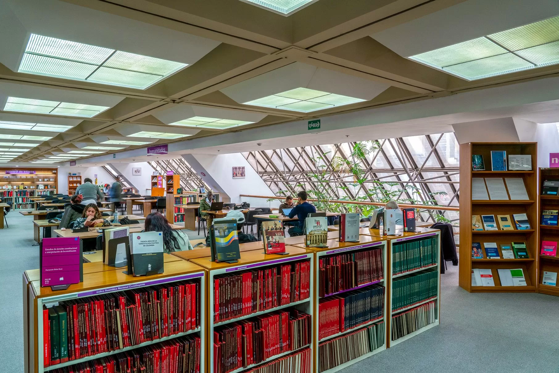 Sala de lectura de la Biblioteca Luis Ángel Arango
