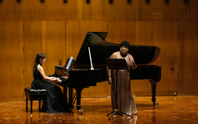 Concierto Betty Garcés (Colombia) y Antonia Valente (Italia) en la Sala de Conciertos de la Biblioteca Luis Ángel Arango, 2022.