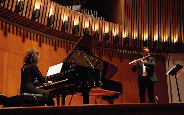Concierto de Cristian Guerrero (Colombia) flauta, y Beatriz Batista (Cuba) piano, en la Sala de Conciertos BLAA.