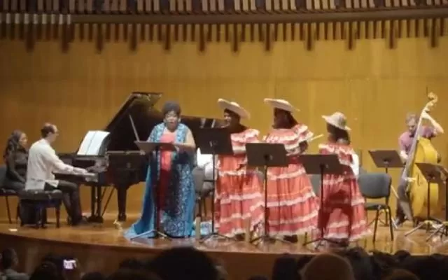 Concierto: Diez lunas para una espera