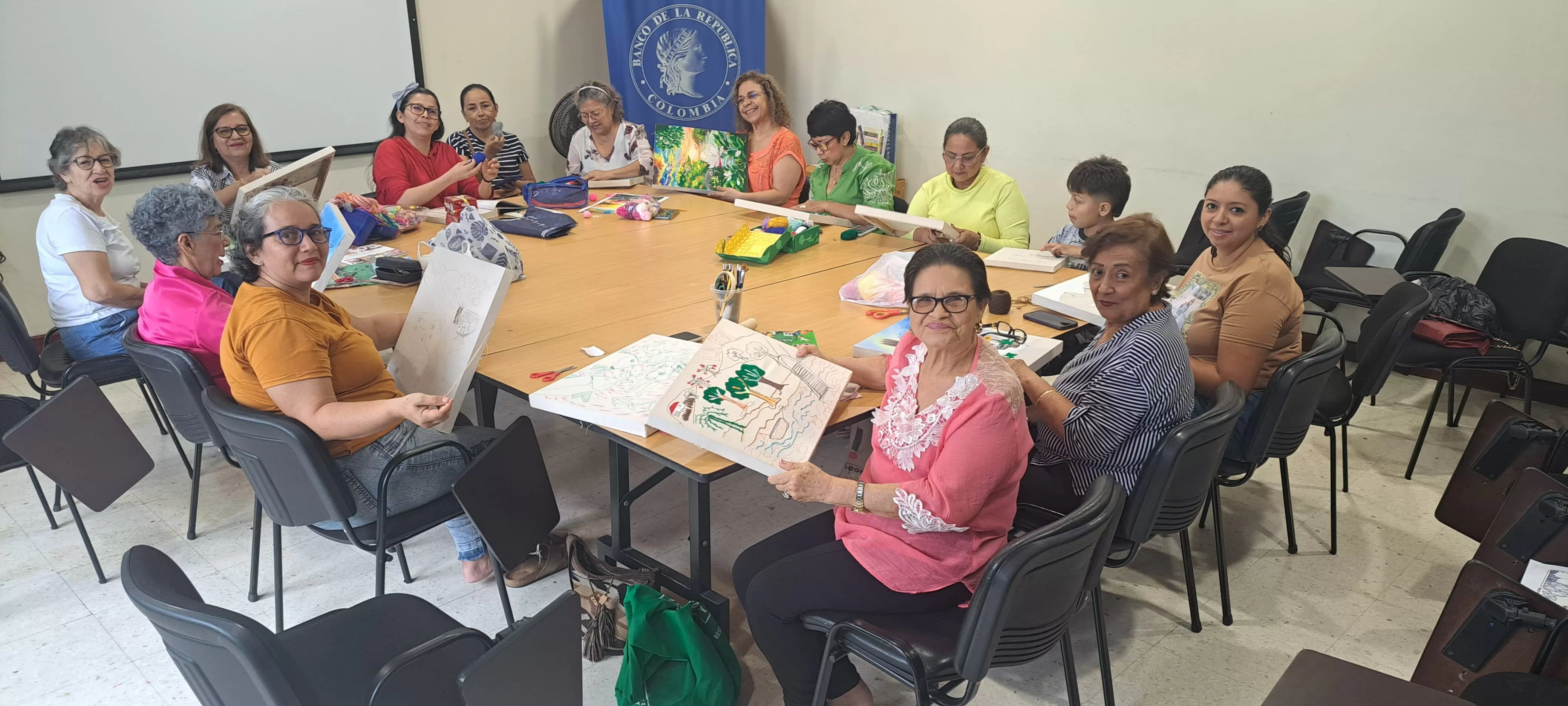 Grupo costurero hilos y agujas