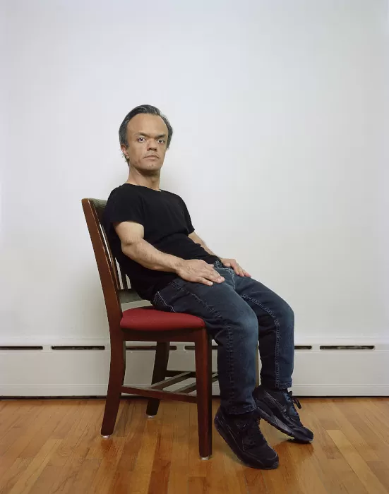 Autorretrato en una silla No. 8. Santiago Forero