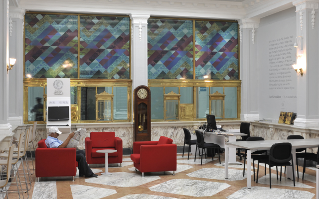 Edificio del Banco de la República, sede alterna de la Biblioteca Bartolomé Calvo en Cartagena.